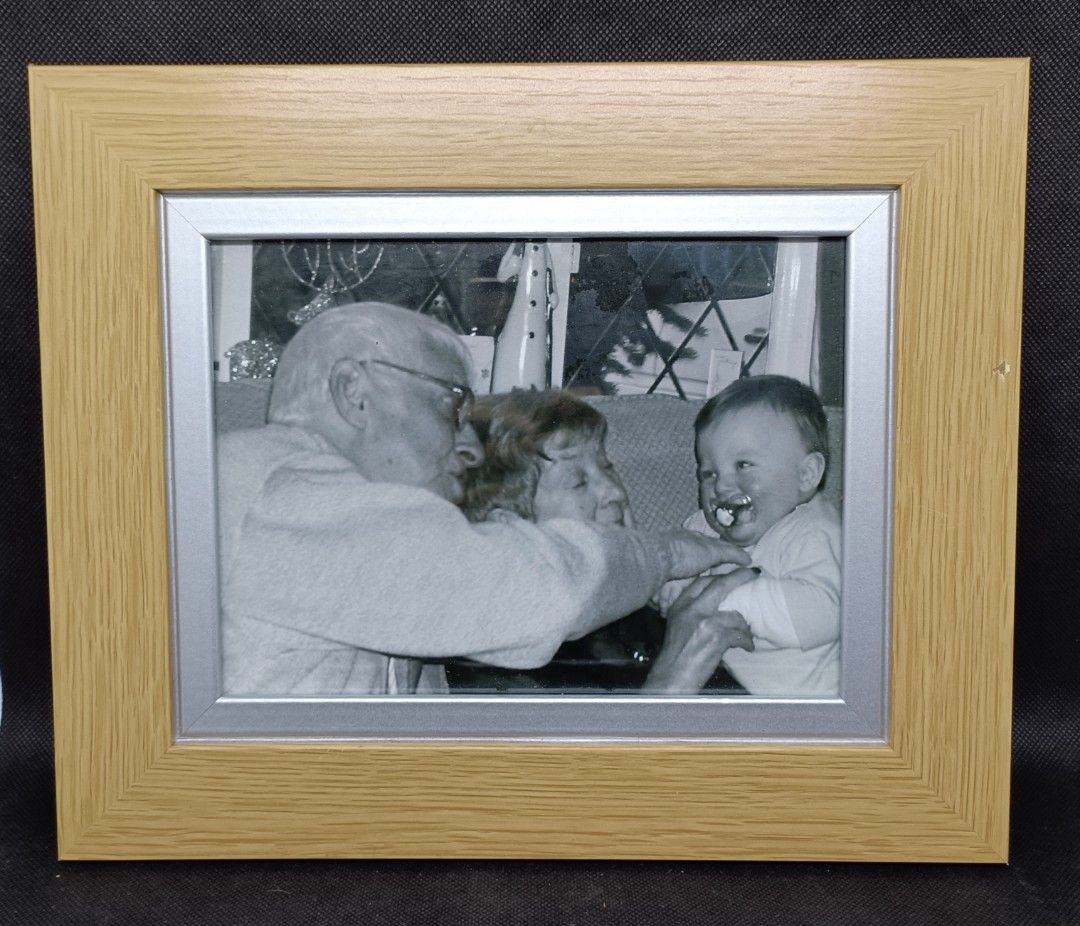 6 x 8 inches Solid wood Frame from UK B269 (Category: Frames & Pictures) located in Calamba. Submitted by chebvintagedepot (Listing ID 1343749457, Image 1). Description: B269 6 x 8 inches Solid wood Frame from UK B269 for 220 Collectibles With glass With hanger With stand but it damaged Cork back Item is in good condition 1.Due to the impact of the monitor and light, the actual color of the item may be slightly different from the color shown in t