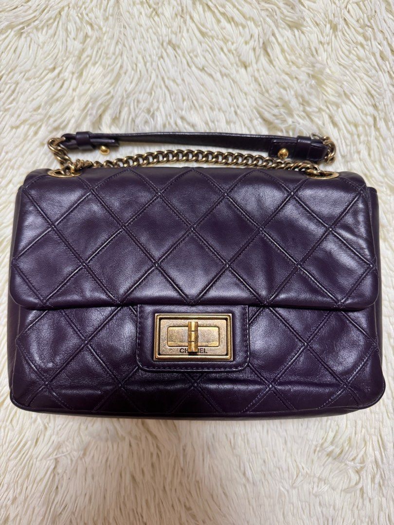 Chanel 31 Rue Cambon Reissue Turnlock (Category: Luxury Bags & Wallets) located in Las Pinas. Submitted by Le.Pattie.Luxe (Listing ID 1343843737, Image 3). Description: 💯% Authentic 𝐂𝐡𝐚𝐧𝐞𝐥 𝟑𝟏 𝐑𝐮𝐞 𝐂𝐚𝐦𝐛𝐨𝐧 𝐑𝐞𝐢𝐬𝐬𝐮𝐞 𝐓𝐮𝐫𝐧𝐥𝐨𝐜𝐤 💜𝐏𝐡𝐩 𝟗𝟓𝐤 𝐨𝐧𝐥𝐲💜 ▪️Color: Plum / Aubergine ▪️9/10 condition no major flaws, only normal signs of usage ▪️W/ Entrupy certificate of authenticity (verifiable thru their website) ▪️Inclusion