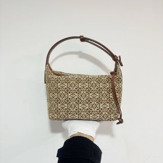 (Category: ) located in . Submitted by millenlavish_outlet (Listing ID 1343843911, Image 1). Description: .