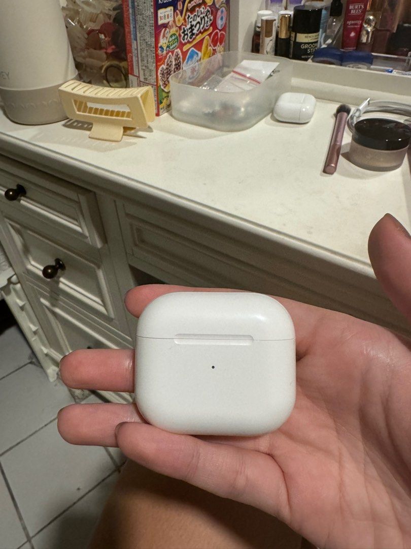 Airpods 3rd Gen (Category: Earphones) located in Makati City. Submitted by marielacson (Listing ID 1343810981, Image 1). Description: .