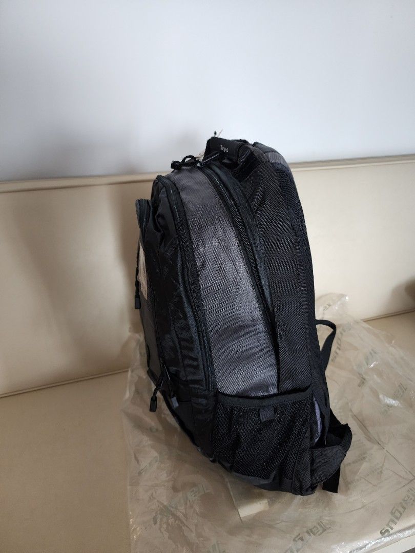 Backpack (Category: Laptop Bags & Sleeves) located in Singapore. Submitted by deserthot (Listing ID 1343737174, Image 3). Description: Tarsus backpack for laptop..