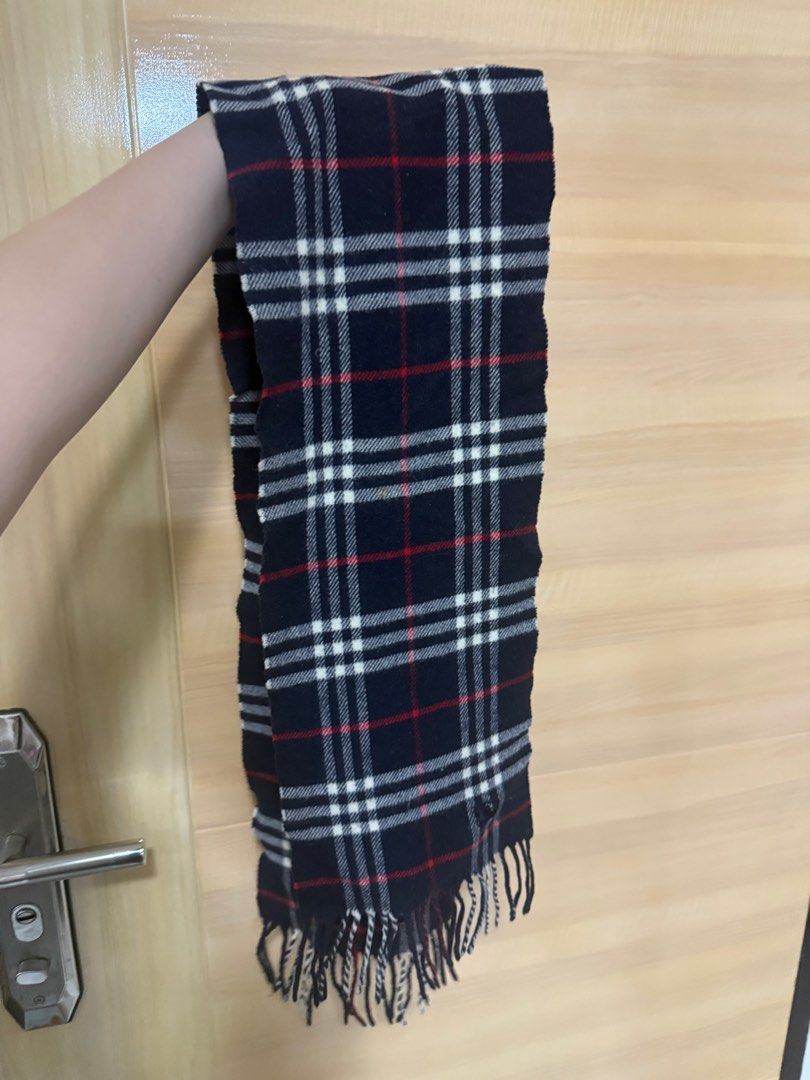 Burberry Scarf (Category: Scarves) located in Cavite. Submitted by cha____r (Listing ID 1343879700, Image 1). Description: Burberry scarf Authentic See photos Rfs: migrating soon so trying to clear all my stuff.