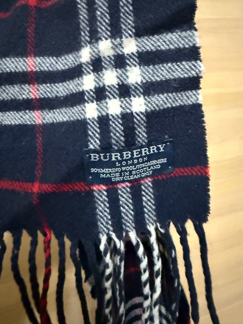 Burberry Scarf (Category: Scarves) located in Cavite. Submitted by cha____r (Listing ID 1343879700, Image 3). Description: Burberry scarf Authentic See photos Rfs: migrating soon so trying to clear all my stuff.
