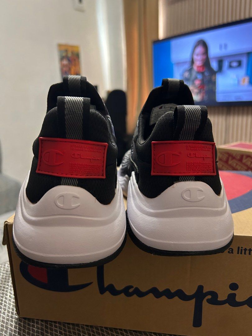 Champion Shoes 💯 orig (Category: Sneakers) located in Pasig City. Submitted by jamish__2 (Listing ID 1343761361, Image 2). Description: Never been used. Pasalubong from US Size: 5.5Y, 24cm RFS: hindi bet ng bagets.