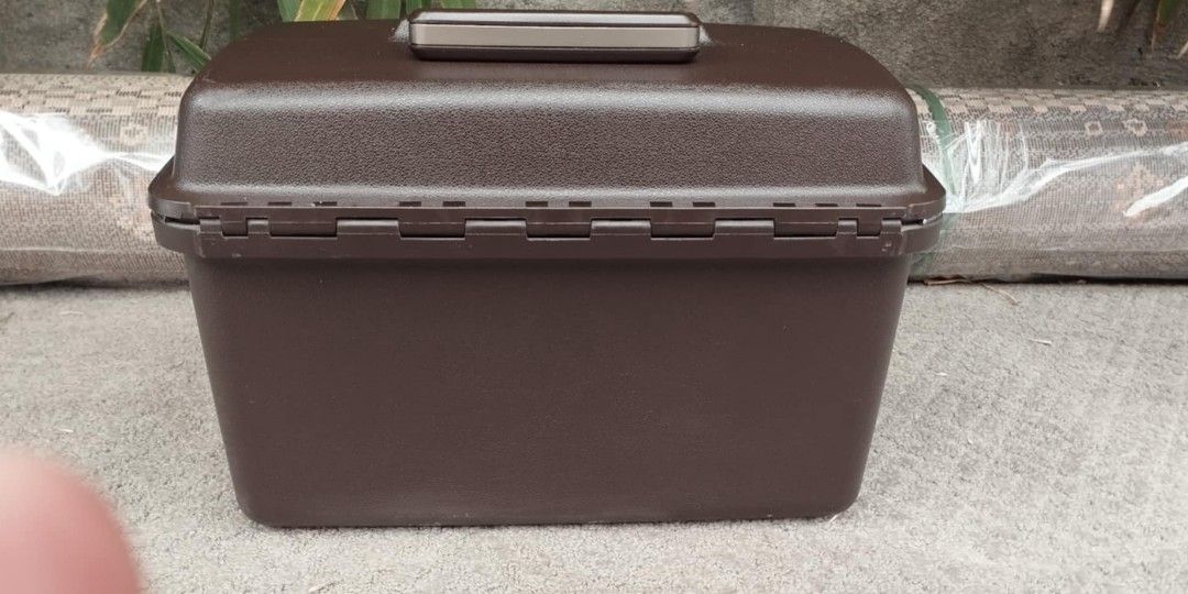 Delsey makeup carrying bag or makeup carrying Case (Category: Makeup) located in Manila. Submitted by benjie.benjie3 (Listing ID 1343882149, Image 3). Description: Delsey makeup carrying bag or makeup carrying Case Brand= Delsey size H= 9 inches L= 14 1/2 Inches W= 9 inches Color = brown Material = plastic From Japan 2nd hand with scratch No warranty If there's Damage or Issues they can be seen in the last picture Price = 2,500 My location is Mal