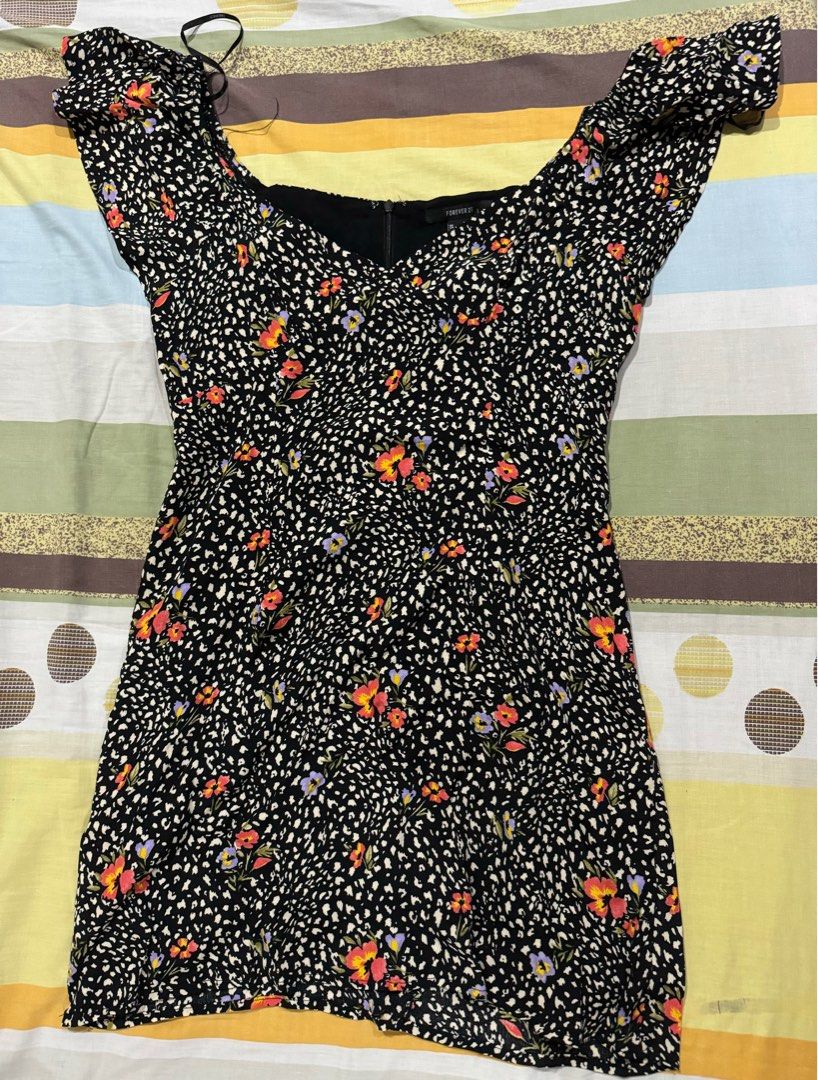 F21 Mini dress (Category: Dresses) located in Bacoor. Submitted by _declutterwithjess (Listing ID 1343843453, Image 2). Description: Floral mini dress from F21 Brand new—pasalubong from states. M on tag Rfs: wrong size ❗️ Mop: Gcash, bpi, bdo & chinabank ❗️ NO RETURN NO EXCHANGE NO REFUND SF(LBC)/Grab/lalamove- will be shouldered by the buyer ❗️ Payment needs to be confirmed first before shipping.