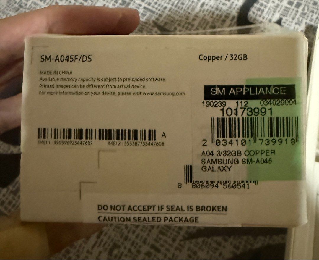 Samsung Galaxy A04 (Category: Samsung) located in Makati City. Submitted by la_boutiq (Listing ID 1343723868, Image 2). Description: Like new, no scratches. 32gb, copper color. Bought last year from the SM store. My mom’s phone but switched back to the iPhone. With tempered glass and new pink phone case from Samsung No charging cable and charging port..