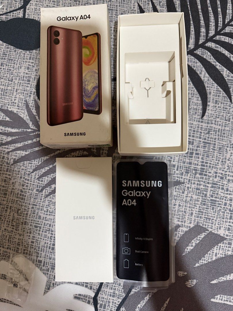Samsung Galaxy A04 (Category: Samsung) located in Makati City. Submitted by la_boutiq (Listing ID 1343723868, Image 1). Description: Like new, no scratches. 32gb, copper color. Bought last year from the SM store. My mom’s phone but switched back to the iPhone. With tempered glass and new pink phone case from Samsung No charging cable and charging port..