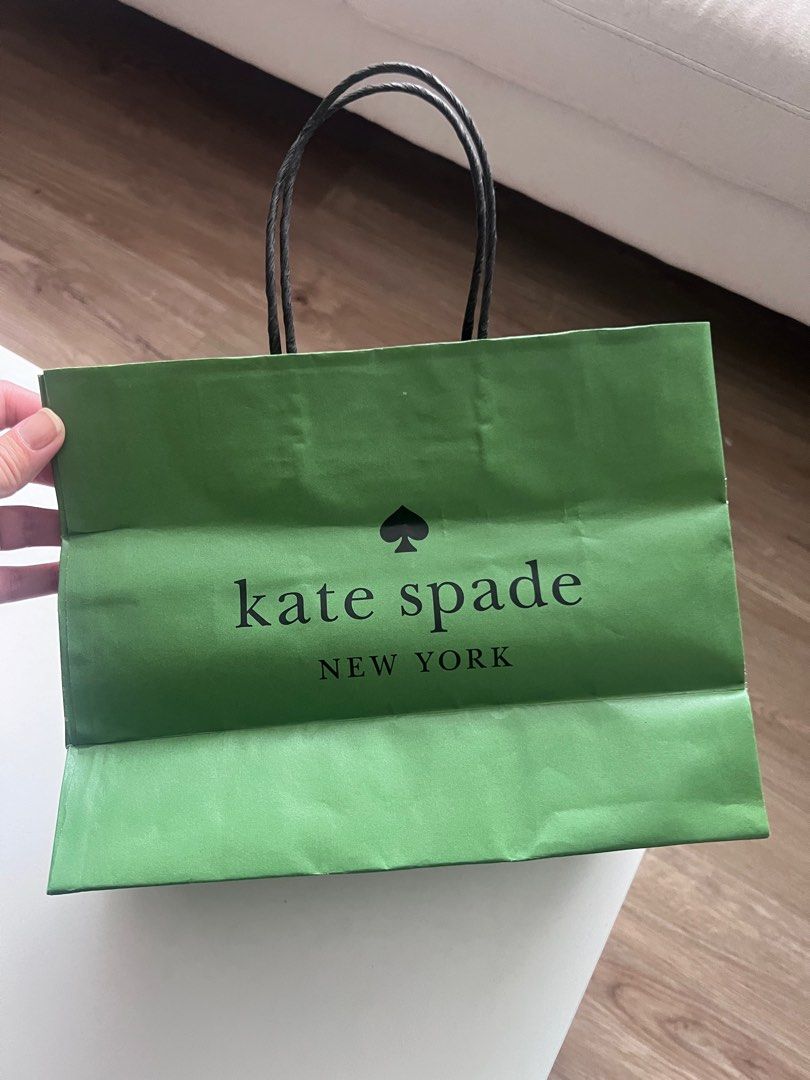 Kate Spade small L zip wristlet (Category: Luxury Bags & Wallets) located in Quezon City. Submitted by Jessjess19 (Listing ID 1343766918, Image 3). Description: 12x20cm.