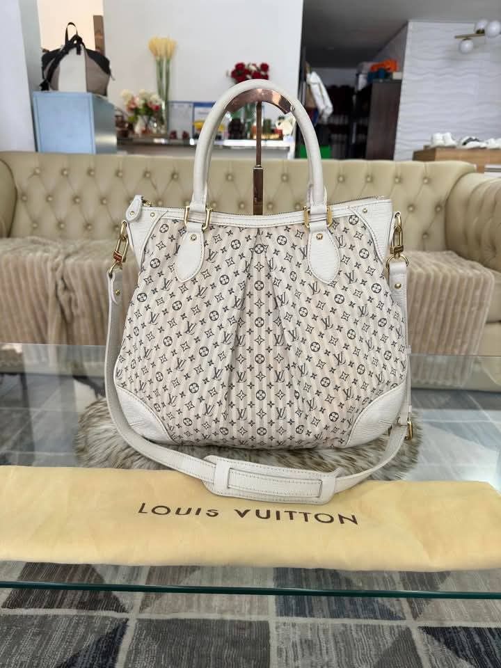 Lv minilin Orig (Category: Luxury Bags & Wallets) located in Manila. Submitted by mrpalkups666 (Listing ID 1343725785, Image 1). Description: legit with dustbag original 35k slight nego.