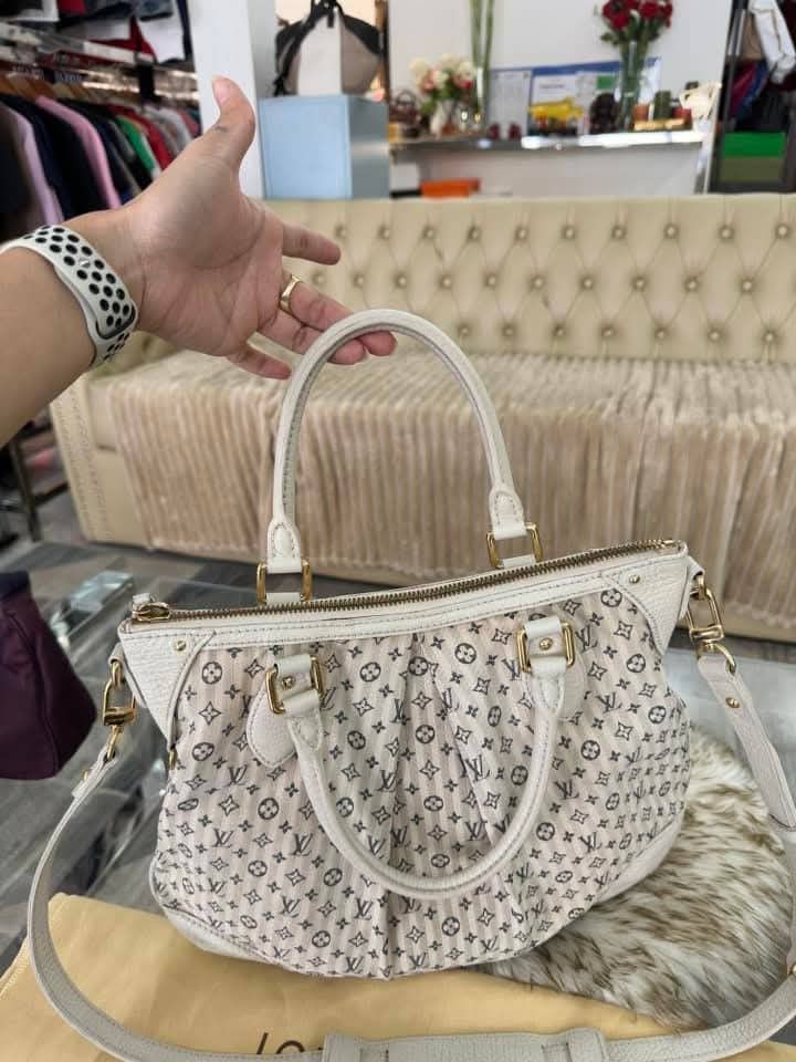 Lv minilin Orig (Category: Luxury Bags & Wallets) located in Manila. Submitted by mrpalkups666 (Listing ID 1343725785, Image 3). Description: legit with dustbag original 35k slight nego.
