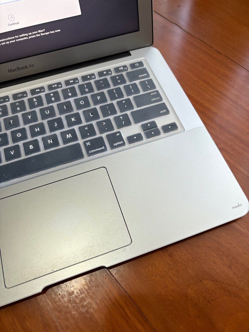 Macbook Air 13” (256GB, 8GB RAM, 2015) (Category: Laptops & Notebooks) located in Pasig City. Submitted by shirley424 (Listing ID 1343794831, Image 2). Description: Macbook Air 13.3” 1.6GHz 8GB RAM 256GB memory Screen/keyboard/trackpad protector since day 1 Minor scratches on the body SSD has been replaced Running on OS Yosemite Reset to factory settings Includes original box and charger.