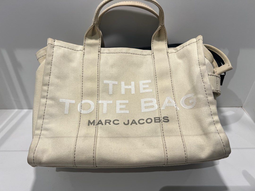 Marc Jacobs Tote Bag Medium Size (Category: Luxury Bags & Wallets) located in Tarlac. Submitted by mylovesforsale (Listing ID 1343839505, Image 1). Description: Fixed price Bought the bag around 18-19k, mga panahon trending ang bag Original Needs cleaning lang, pero good to go pa din Pwede pang diaper bag Kasya 13 inches na laptop Rfs: decluttering .