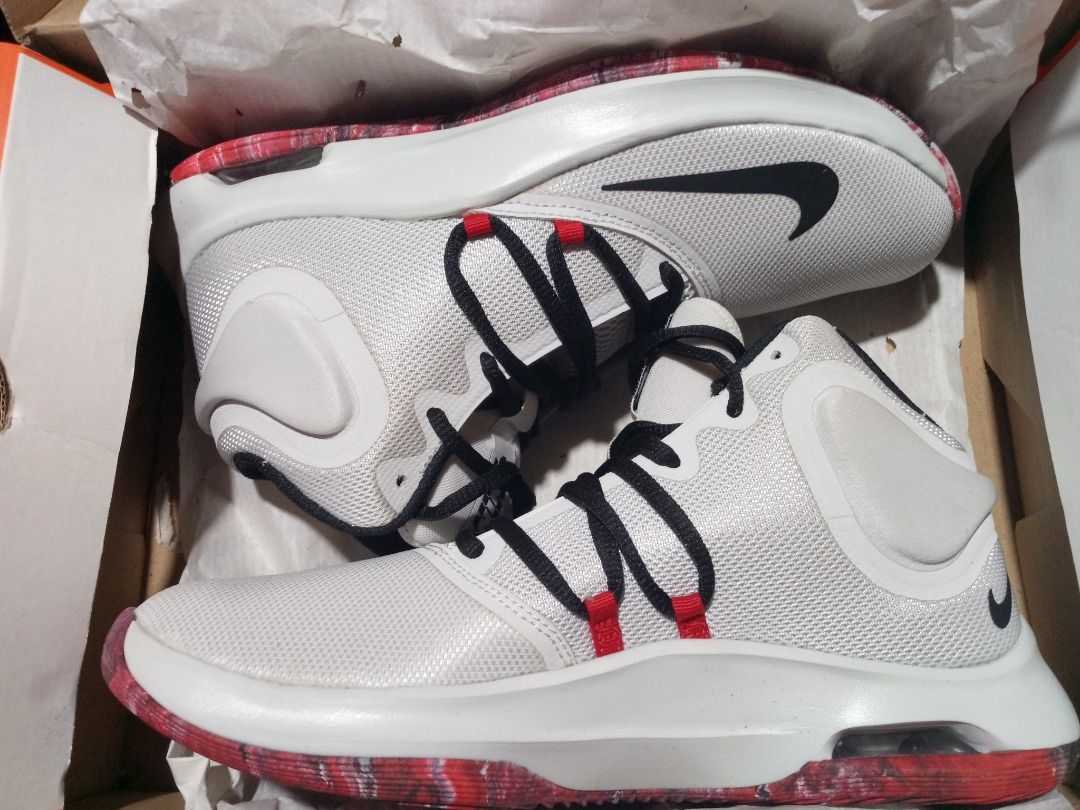 NIKE AIR VERSATILE 4 Men s Fashion Footwear Sneakers on Carousell
