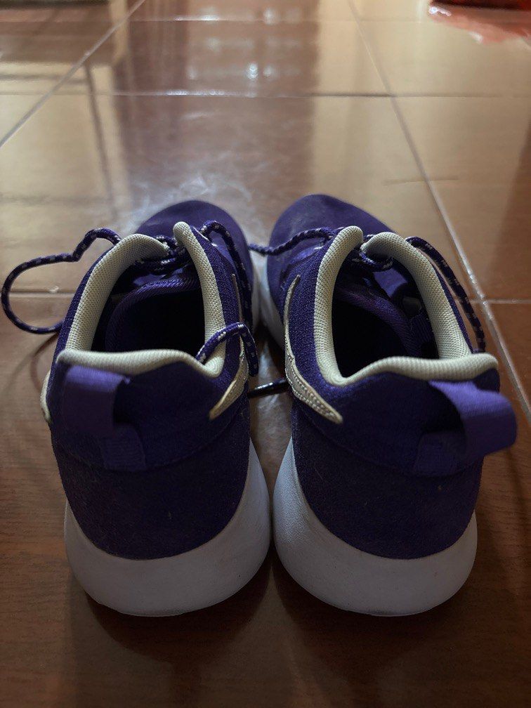 Women's Nike Roshe Run (Category: Sneakers) located in Antipolo. Submitted by ensien (Listing ID 1343811657, Image 2). Description: Negotiable RFS: decluttering Actual size: EUR 37.5.