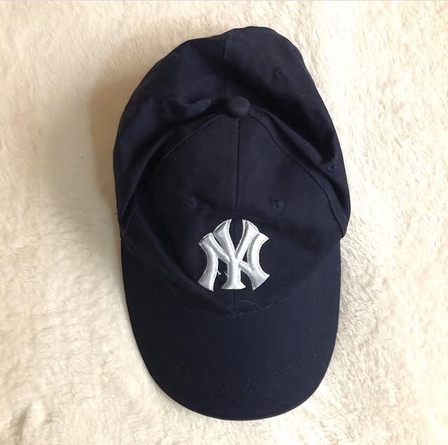 NY Cap (Category: Caps & Hats) located in Limay. Submitted by 2000sbae (Listing ID 1343703551, Image 2). Description: No tags.
