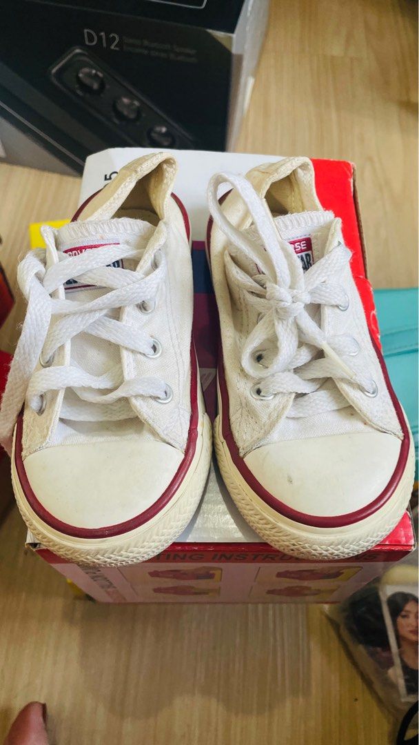 Original Converse Chuck Taylor Low cut (Category: Babies & Kids Fashion) located in Quezon City. Submitted by declutteringcee (Listing ID 1343765915, Image 1). Description: US 7 UK 7 EUR 23 CM 14.