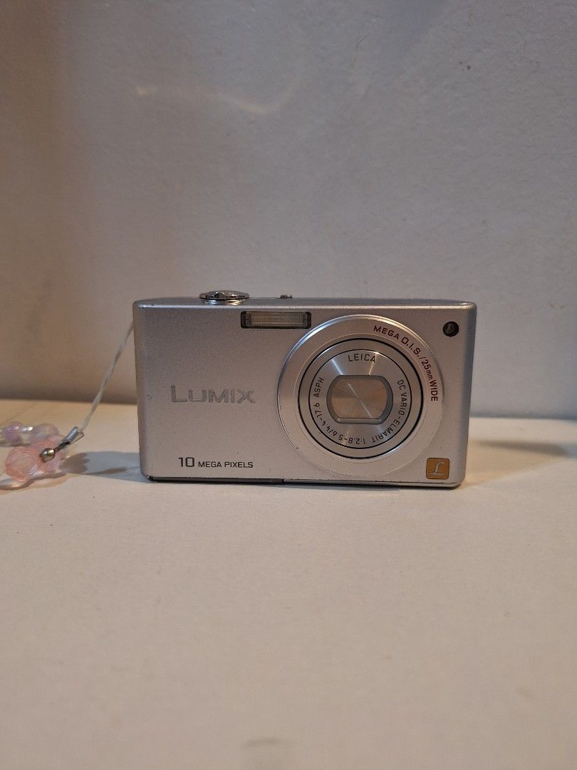 Panasonic lumix DMC-FX35 | digital camera | crowds fav (Category: Cameras) located in Bacoor. Submitted by sofiiiqq (Listing ID 1343813177, Image 1). Description: Panasonic Lumix DMC-FX35 -`♡´- CROWDS FAV !! -`♡´- 5k -`♡´- with sample photos ── .✦ issue : flash and slight lens dust when zoomed in (repairable) and nabagsak battery, need new one specs: ❀ 10 megapixels ❀ 5x optical zoom ❀ 2.5" LCD Display ❀ Ccd sensor ❀ All buttons working ❀ Interna
