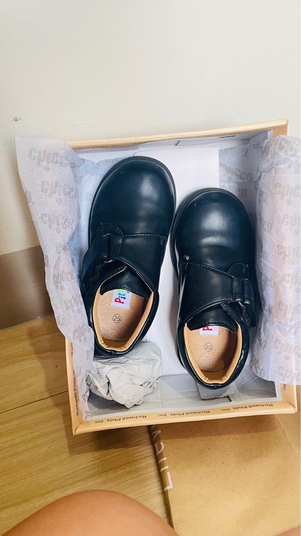 Pitter Pat Black Shoes Size 25 (Category: Babies & Kids Fashion) located in Quezon City. Submitted by declutteringcee (Listing ID 1343765090, Image 1). Description: Slightly used Size 25 No issues Black formal shoes School shoes.