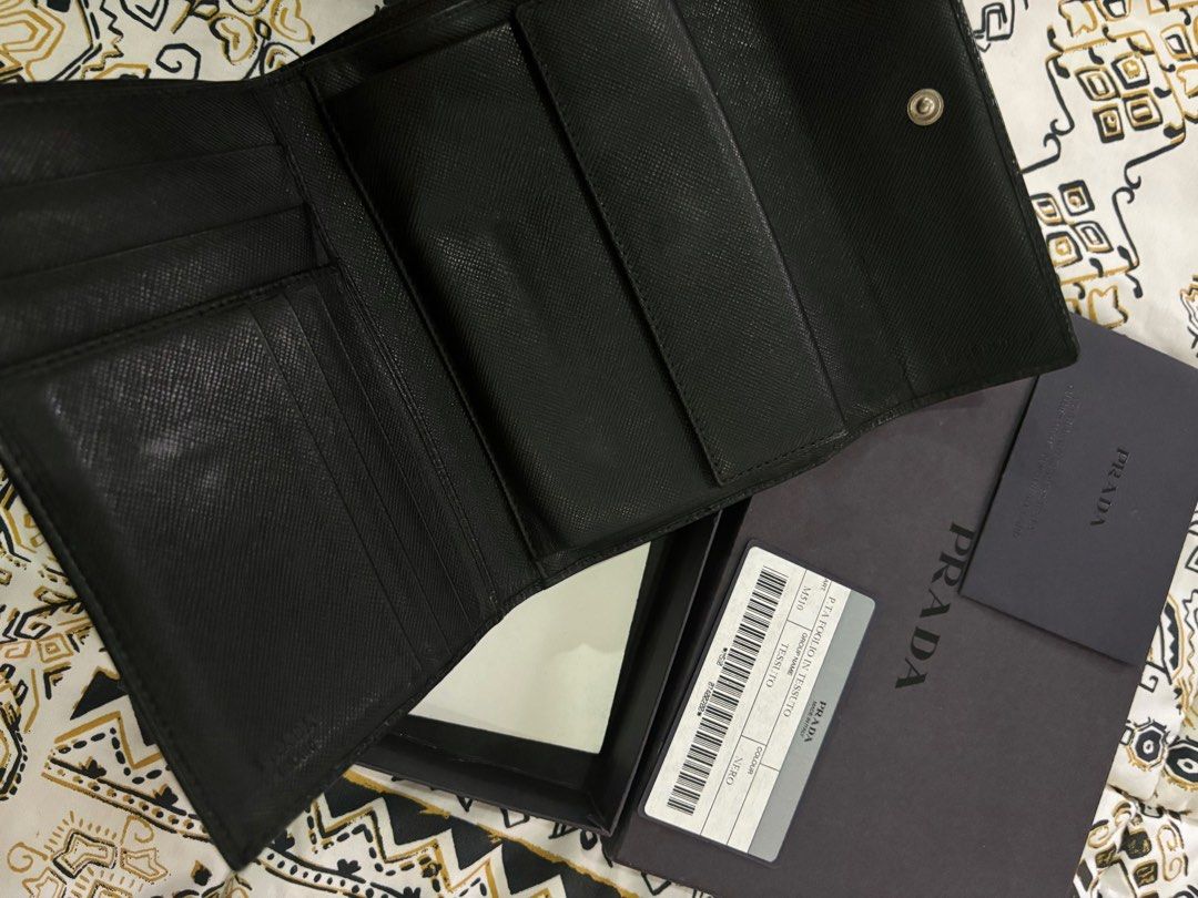 SALE!!!! Prada trifold wallet (Category: Luxury Bags & Wallets) located in Quezon City. Submitted by ateneo09 (Listing ID 1343747737, Image 2). Description: .