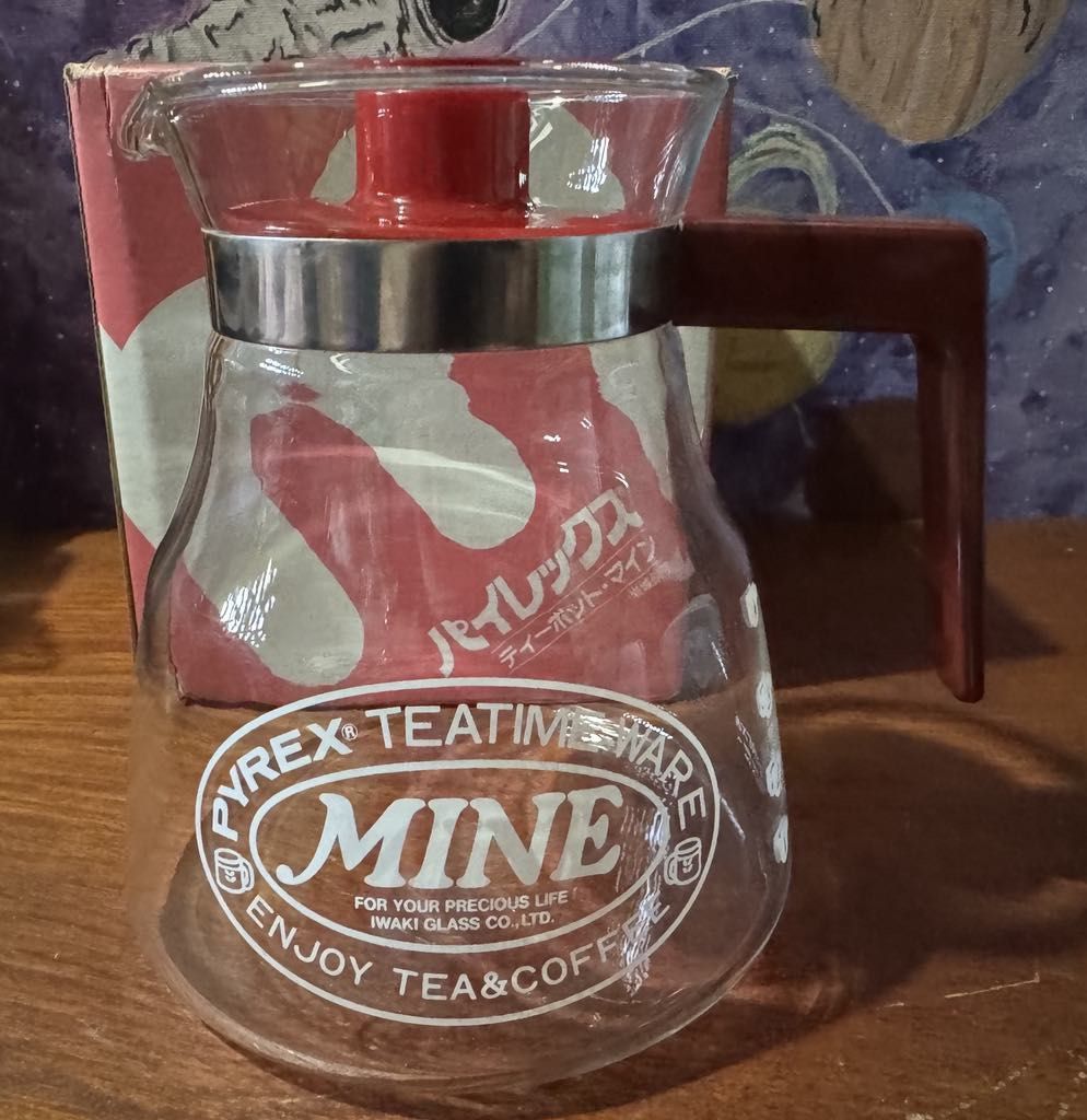 Pyrex Tea/ Coffee Pot (Category: Coffee & Tea Tableware) located in San Pedro. Submitted by fieldofgold19 (Listing ID 1343856987, Image 2). Description: Iwaki Glass - Japan Good for 4 cups height- ~14.5 Note: unused, just stored.