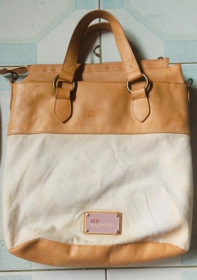 RED VALENTINO (Category: Luxury Bags & Wallets) located in Baguio. Submitted by jamaloden018810 (Listing ID 1343711094, Image 2). Description: need mo lang linisan.
