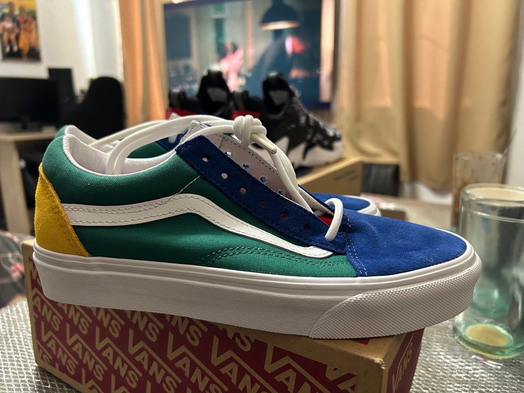 Vans 💯 orig (Category: Sneakers) located in Pasig City. Submitted by jamish__2 (Listing ID 1343762143, Image 2). Description: From US with box Size: 5.0 (Men) 6.5 (women); 23cm.