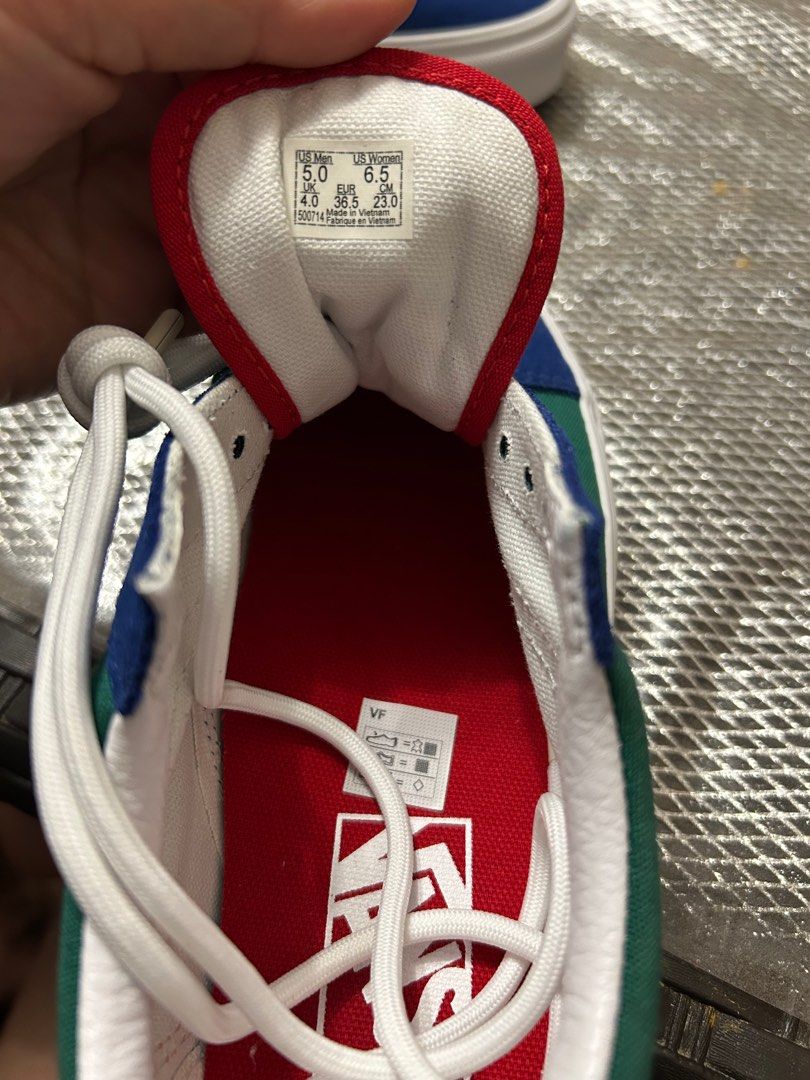 Vans 💯 orig (Category: Sneakers) located in Pasig City. Submitted by jamish__2 (Listing ID 1343762143, Image 3). Description: From US with box Size: 5.0 (Men) 6.5 (women); 23cm.