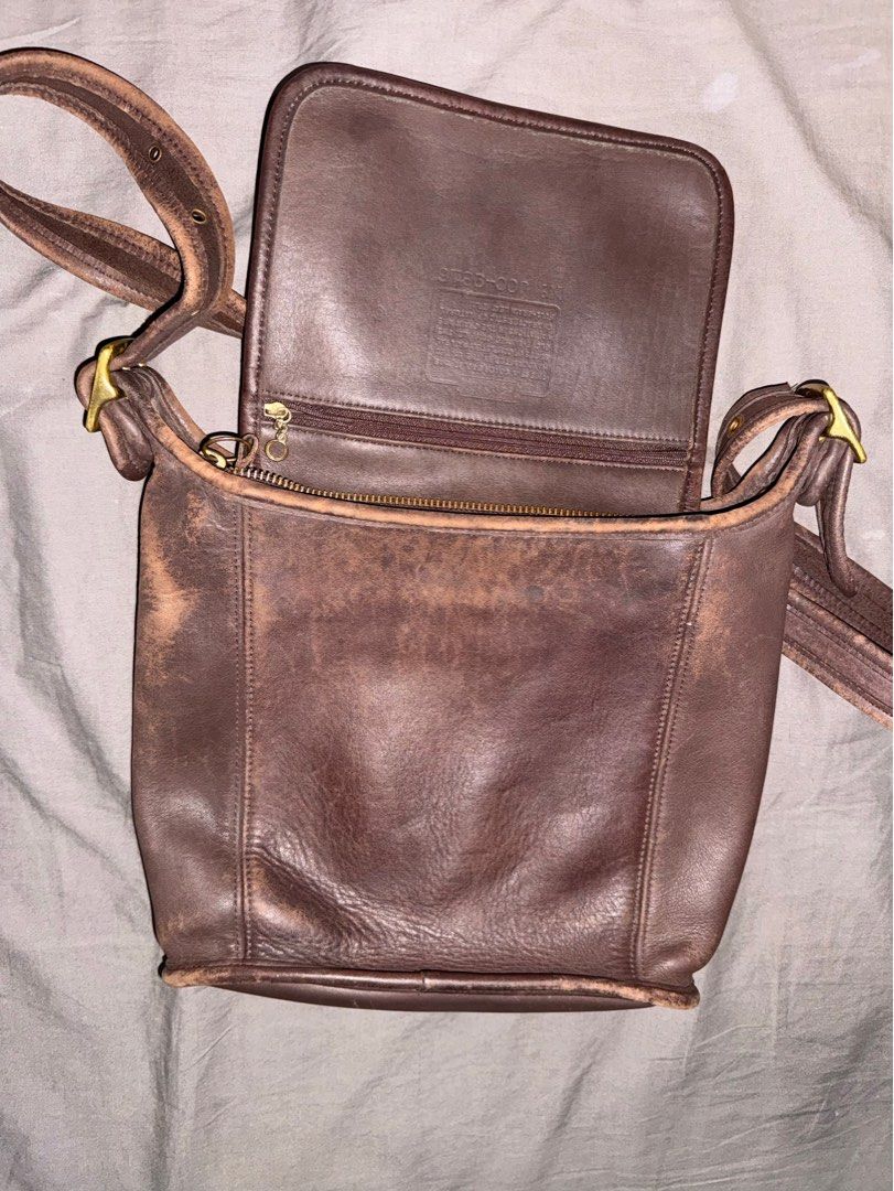 Vintage Coach 9816 (Category: Luxury Bags & Wallets) located in Arakan. Submitted by mangaroo (Listing ID 1343833734, Image 2). Description: Vintage Coach Slim Duffle (9816) + SF Vintage Coach Slim Duffle Mahogany Brown Hangtag missing What you see is what you get.