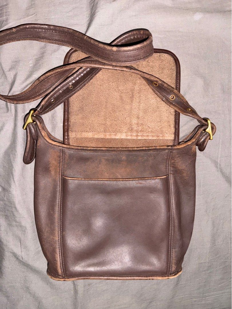 Vintage Coach 9816 (Category: Luxury Bags & Wallets) located in Arakan. Submitted by mangaroo (Listing ID 1343833734, Image 1). Description: Vintage Coach Slim Duffle (9816) + SF Vintage Coach Slim Duffle Mahogany Brown Hangtag missing What you see is what you get.