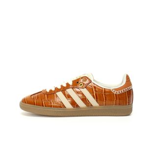 (Category: ) located in . Submitted by sneakers-shop (Listing ID 1343854090, Image 1). Description: .