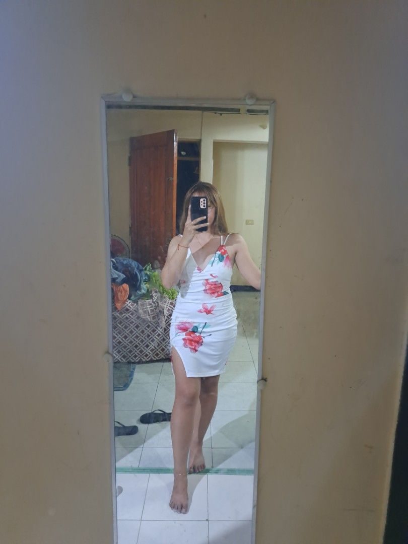 White floral dress (Category: Dresses) located in Polangui. Submitted by itsme_ceejay (Listing ID 1295713975, Image 1). Description: White, floral sexy dress super new, no issues Never been worn, only for this fit RFS: decluttering.