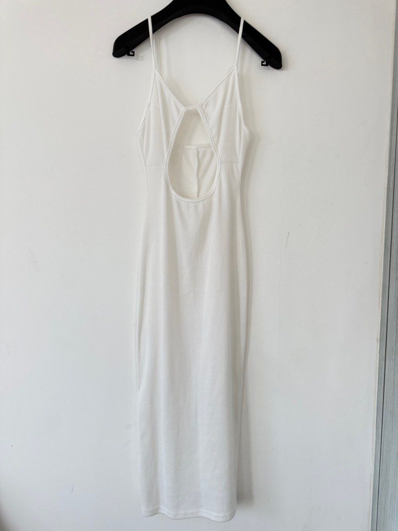 White ribbed cutout summer dress (Category: Dresses) located in Makati City. Submitted by sundaystash88 (Listing ID 1343780467, Image 1). Description: .