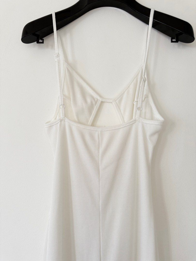 White ribbed cutout summer dress (Category: Dresses) located in Makati City. Submitted by sundaystash88 (Listing ID 1343780467, Image 3). Description: .