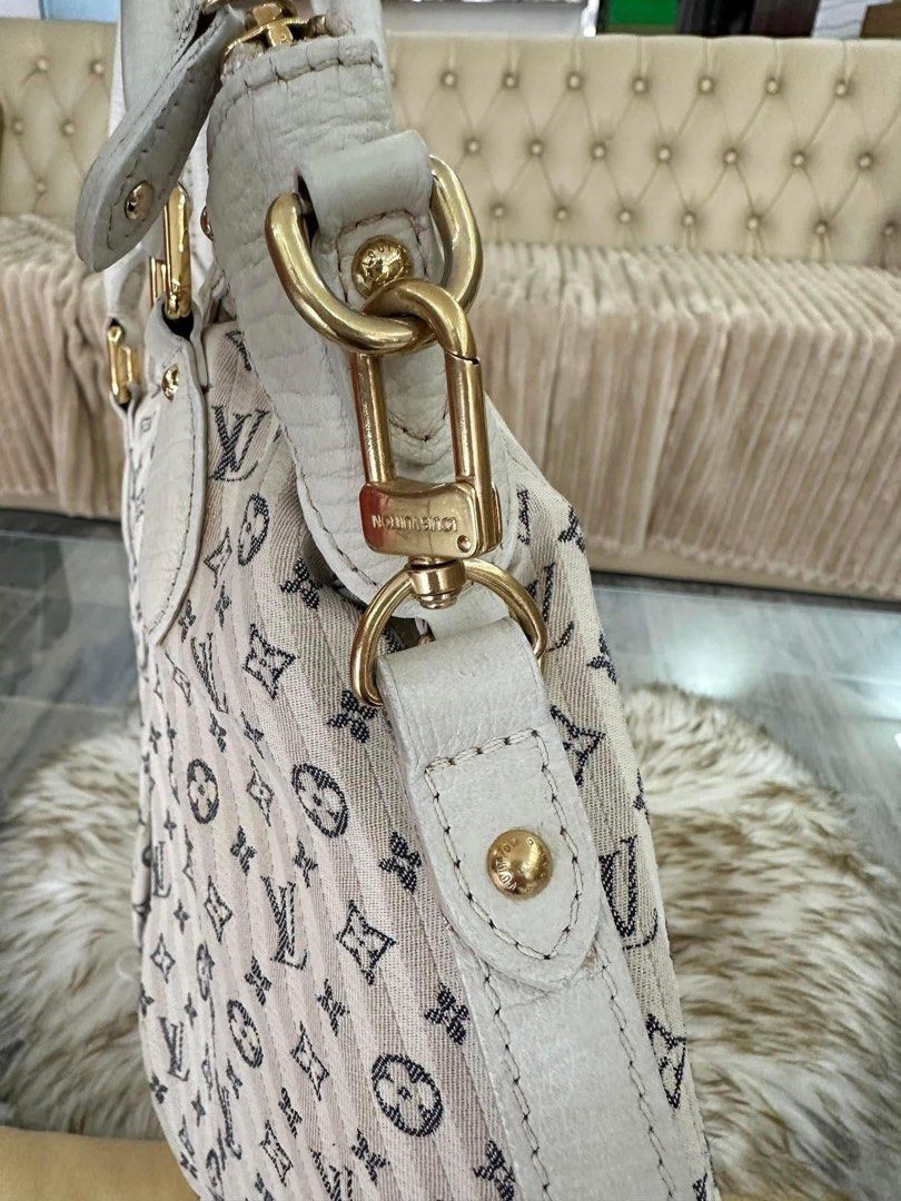 Authentic LV Mini Lin Croisette Marina Mm Bag (Category: Luxury Bags & Wallets) located in Quezon City. Submitted by jhaediah (Listing ID 1344055527, Image 2). Description: - Authentic 💯 - L V Mini Lin Croisette Marina Mm Bag - Medium size .