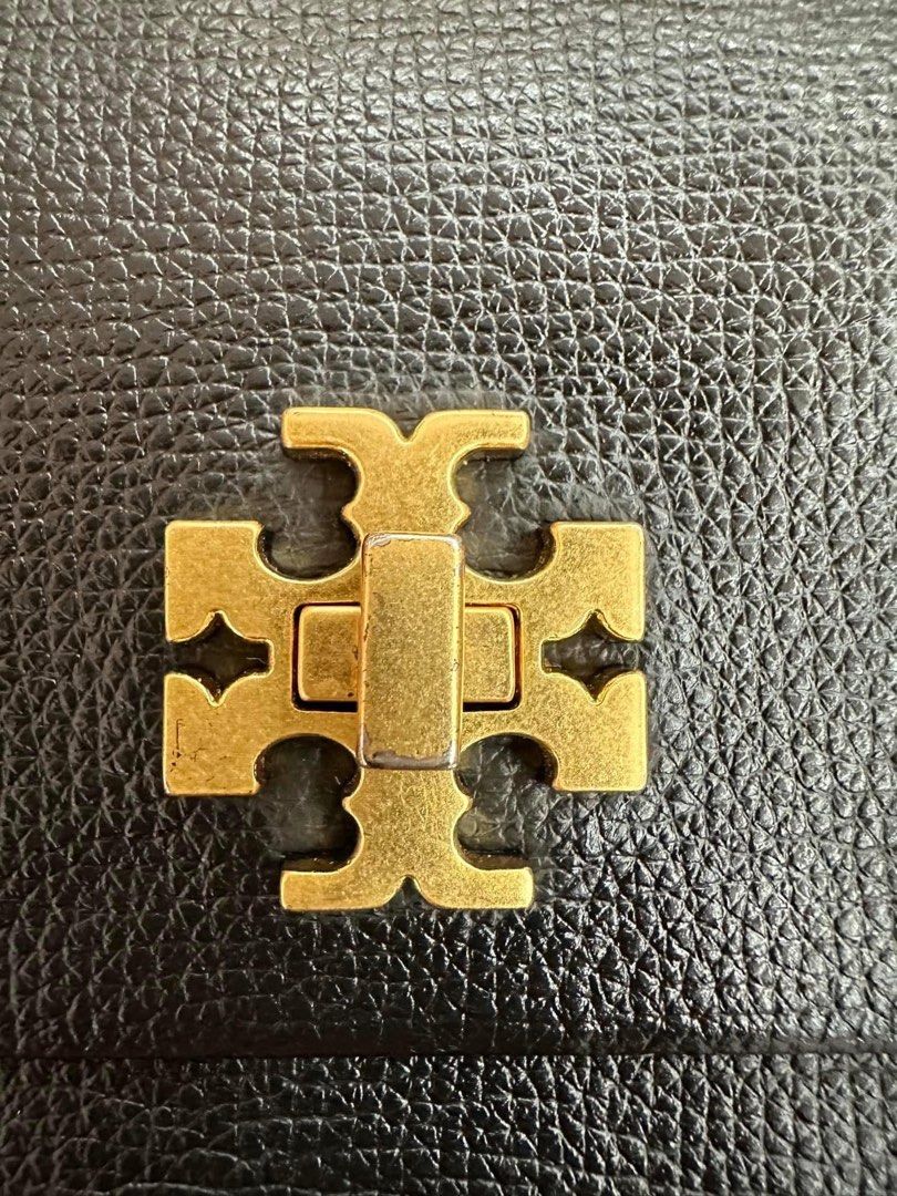 Authentic Tory Burch Small Wallet (Category: Luxury Bags & Wallets) located in Quezon City. Submitted by jhaediah (Listing ID 1344056528, Image 2). Description: - Authentic 💯 - Tory Burch small wallet - Genuine leather .