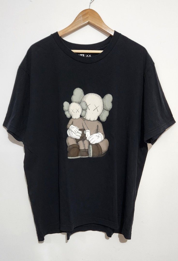 Authentic Uniqlo Kaws Shirt - Size 3XL (Category: Activewear) located in Caloocan City. Submitted by jheguadalupe (Listing ID 1343932179, Image 1). Description: Authentic Uniqlo Kaws Shirt - Size 3XL 26x30 9.5/10 Color Rate Payment through PS Bank or GCash Lalamove, Grab, Delivery JNT or LBC COP Shipping Location: North Caloocan.