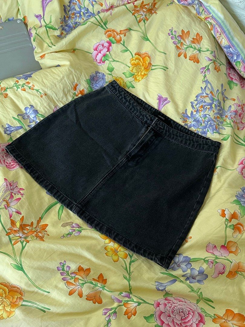 black forever 21 denim mini skirt (Category: Skirts) located in Quezon City. Submitted by moocho (Listing ID 1343957563, Image 1). Description: Dimes on photos.