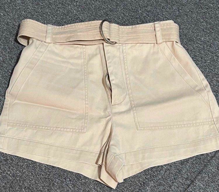 F21 Beige Shorts with belt (Category: Shorts) located in Muntinlupa City. Submitted by mnstr (Listing ID 1343964206, Image 1). Description: .