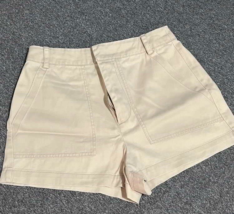F21 Beige Shorts with belt (Category: Shorts) located in Muntinlupa City. Submitted by mnstr (Listing ID 1343964206, Image 2). Description: .