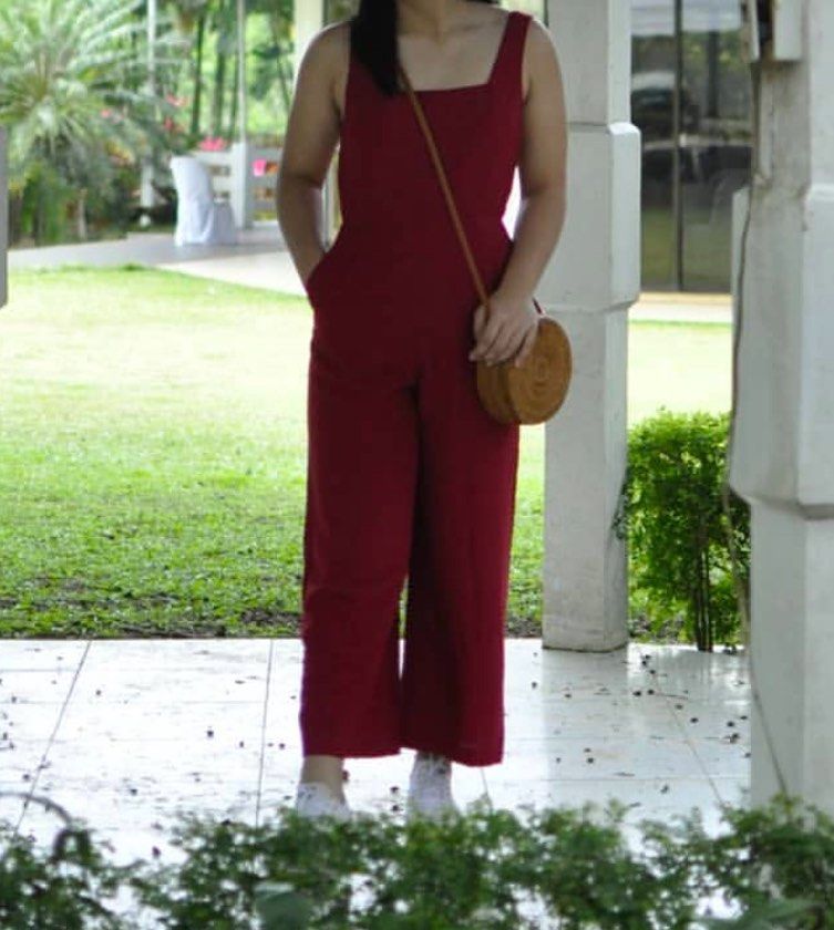 F21 Contemporary Linen(?) Jumpsuit (Category: Jumpsuits) located in Davao. Submitted by declutteredtrinkets (Listing ID 1342557637, Image 1). Description: Hard to let go, but only stored. Really really flattering when worn, the picture does not give it justice 😂. Size: Medium, perfect height for 5'4-5'5 girlys MOP: Gcash shipping will be shouldered by the buyer: LBC/J&T/JRS.