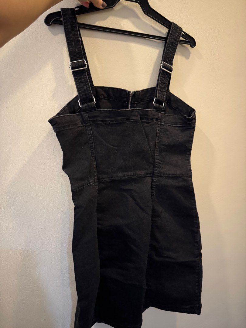H&M zip-up jumper dress (Category: Dresses) located in Manila. Submitted by nikkimore (Listing ID 1344024234, Image 2). Description: Black denim looking material Jumper-style Full zip-up Rfs: decluttering.
