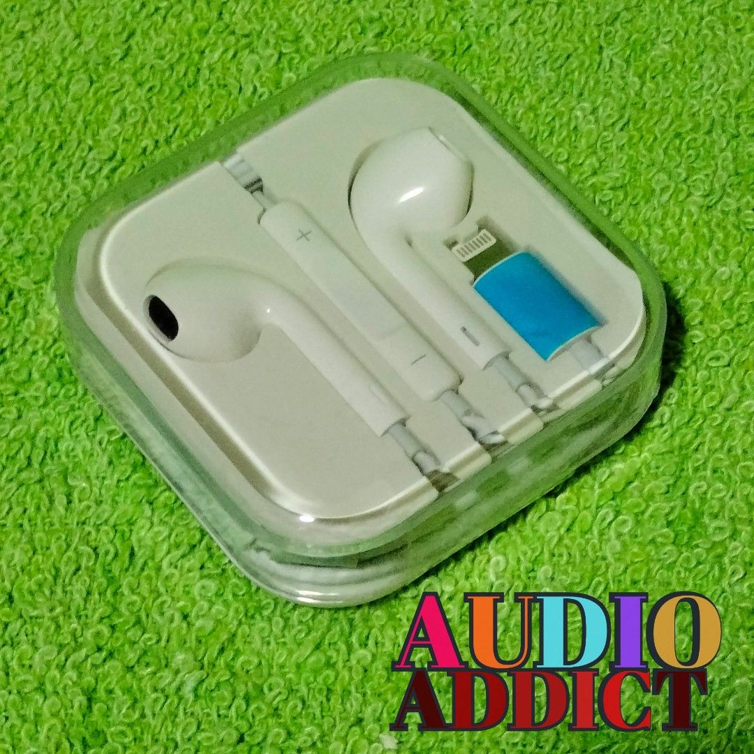 IPHONE LIGHTENING HEADSET (Category: Earphones) located in Paranaque City. Submitted by audioaddict0517 (Listing ID 1343950711, Image 3). Description: .