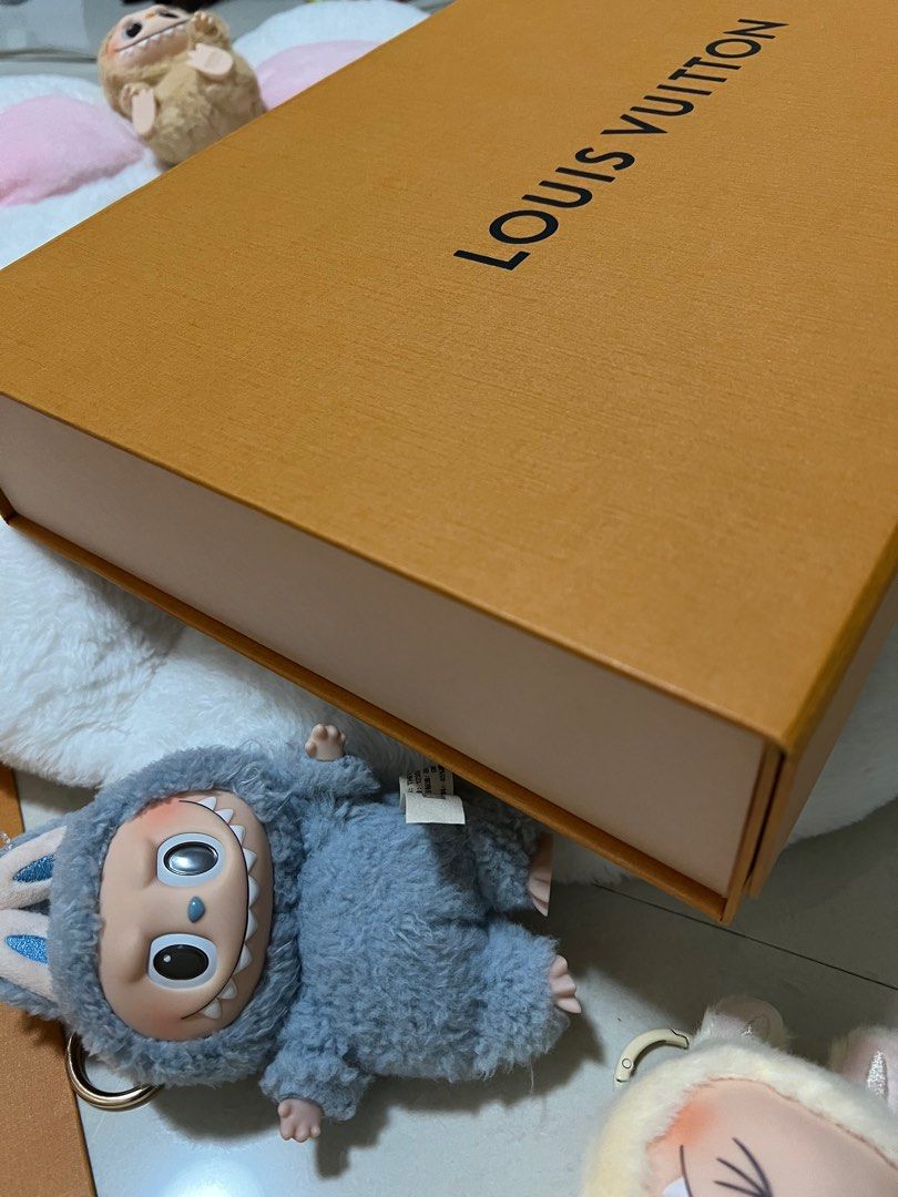 LV ( Louis Vuitton box ) Authentic (Category: Luxury Bags & Wallets) located in Manila. Submitted by actd_luxury (Listing ID 1343970774, Image 2). Description: .