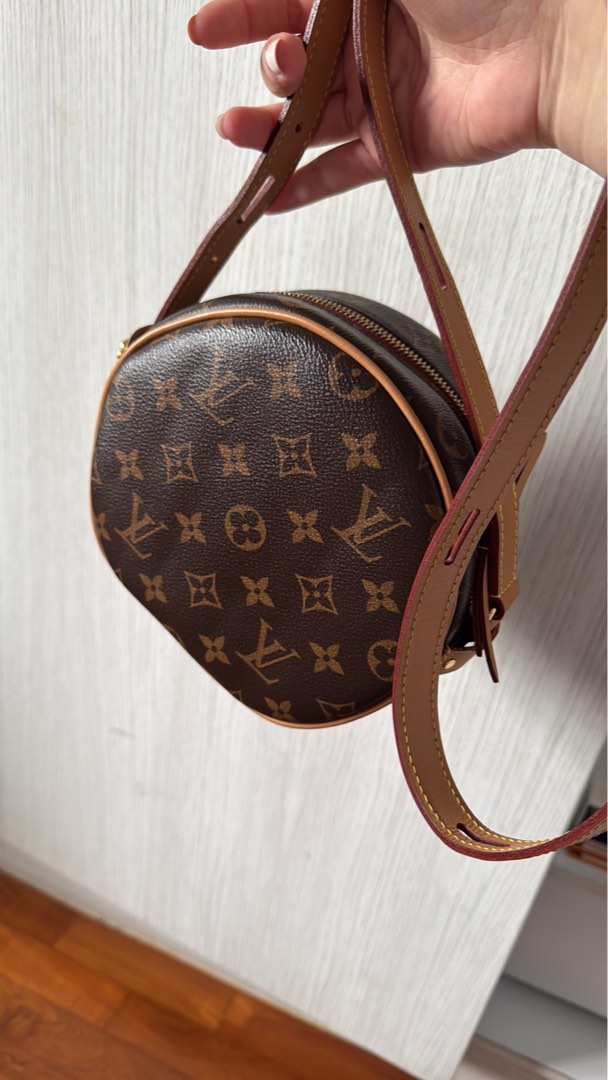 Lv round sling bag