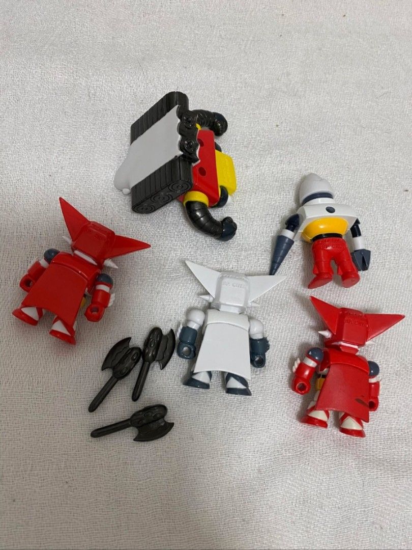 Metal Body Getter Robos 5 figures (Category: Figurines & Statues) located in Caloocan City. Submitted by banshee8818 (Listing ID 1343981086, Image 2). Description: complete set few scratches on two figures but others are in very good condition.
