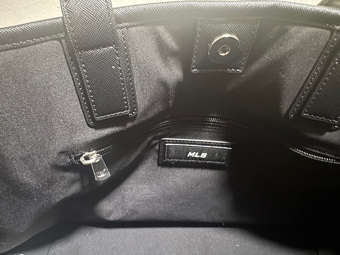 MlB (Category: Tote Bags) located in Gombak. Submitted by schafr (Listing ID 1344053884, Image 3). Description: Beli di thailand harga convert duit malaysia dalam 700.