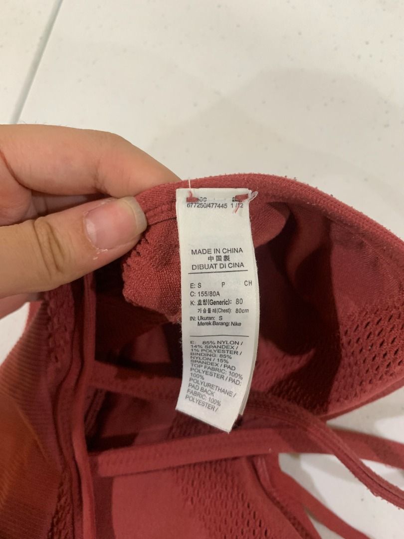 Nike maroon sports bra (Category: Activewear) located in Quezon City. Submitted by herprelovedd (Listing ID 1343964449, Image 2). Description: .