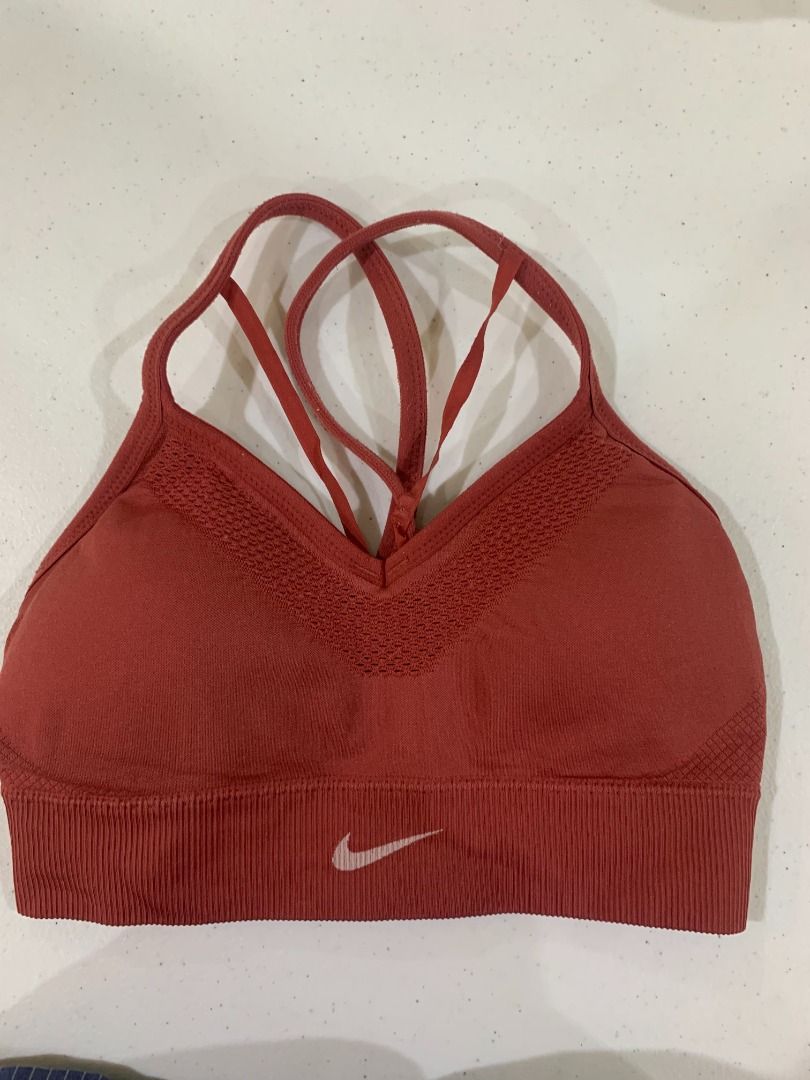 Nike maroon sports bra (Category: Activewear) located in Quezon City. Submitted by herprelovedd (Listing ID 1343964449, Image 1). Description: .