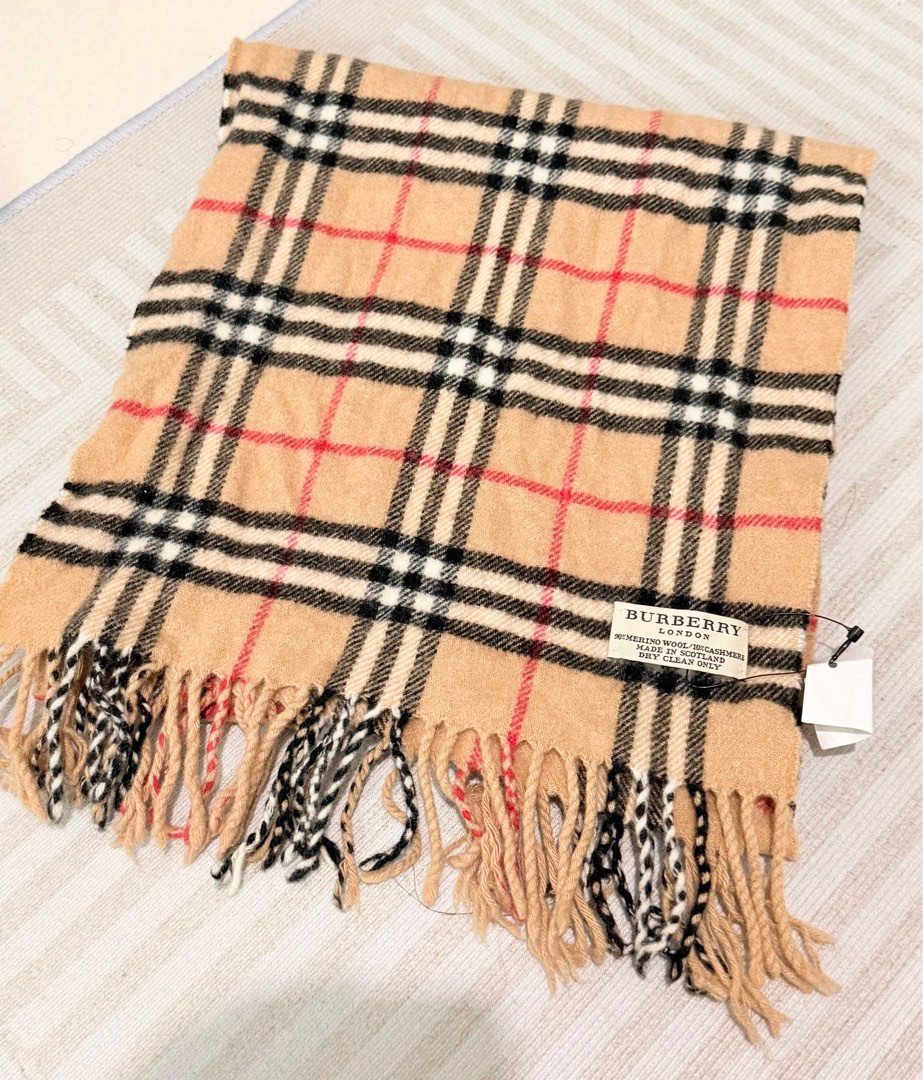 Original Burberry Scarf (Made in Scotland), Women's Fashion, Watches